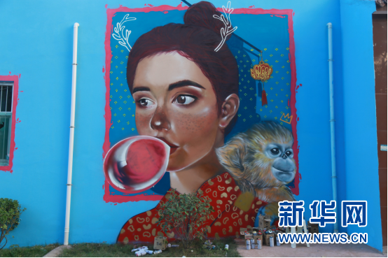 涂鴉進(jìn)行時 玫瑰小鎮(zhèn)變身色彩海洋